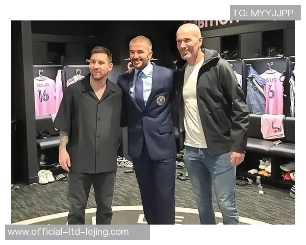 外国足球明星同框合影高清照片展现球场魅力与友谊瞬间